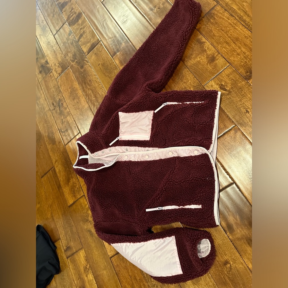 Fabletics 2023 Maroon Fleece size M‎